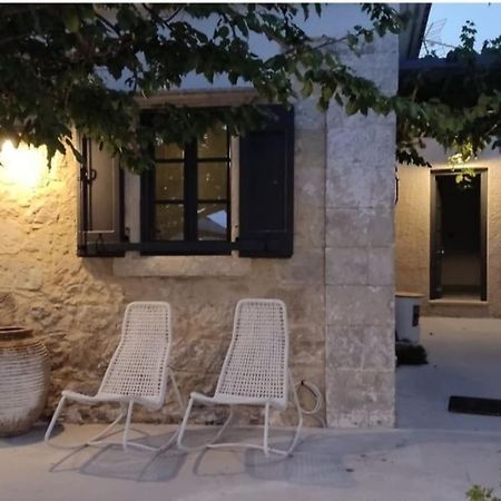 Villa Aiolia Kondoyenádha Exterior photo