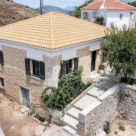Villa Aiolia Kondoyenádha Exterior photo