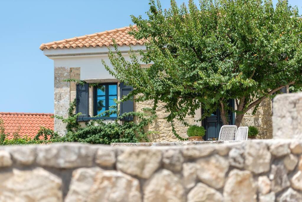 Villa Aiolia Kondoyenádha Exterior photo