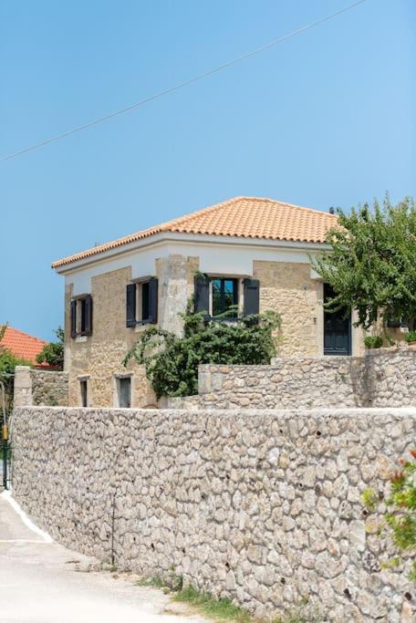 Villa Aiolia Kondoyenádha Exterior photo