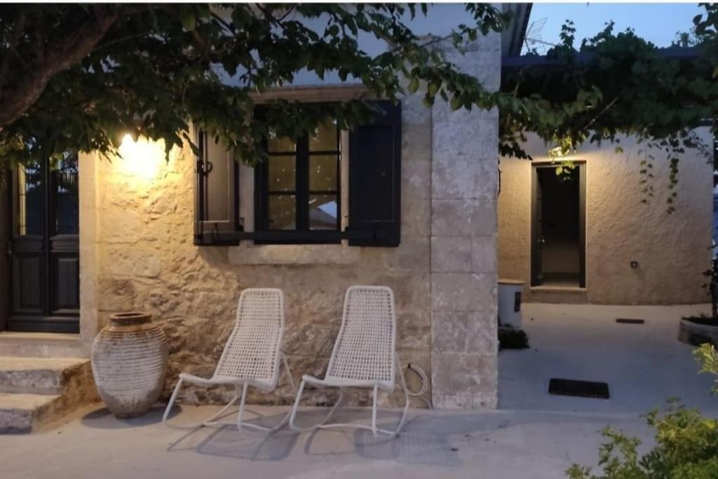Villa Aiolia Kondoyenádha Exterior photo