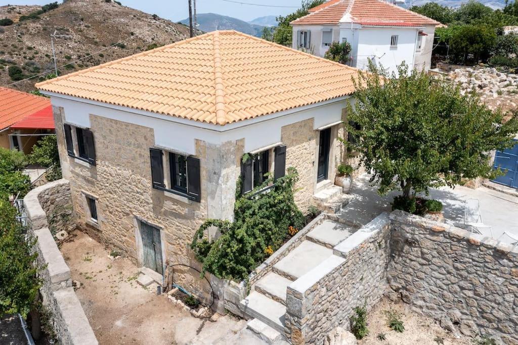 Villa Aiolia Kondoyenádha Exterior photo