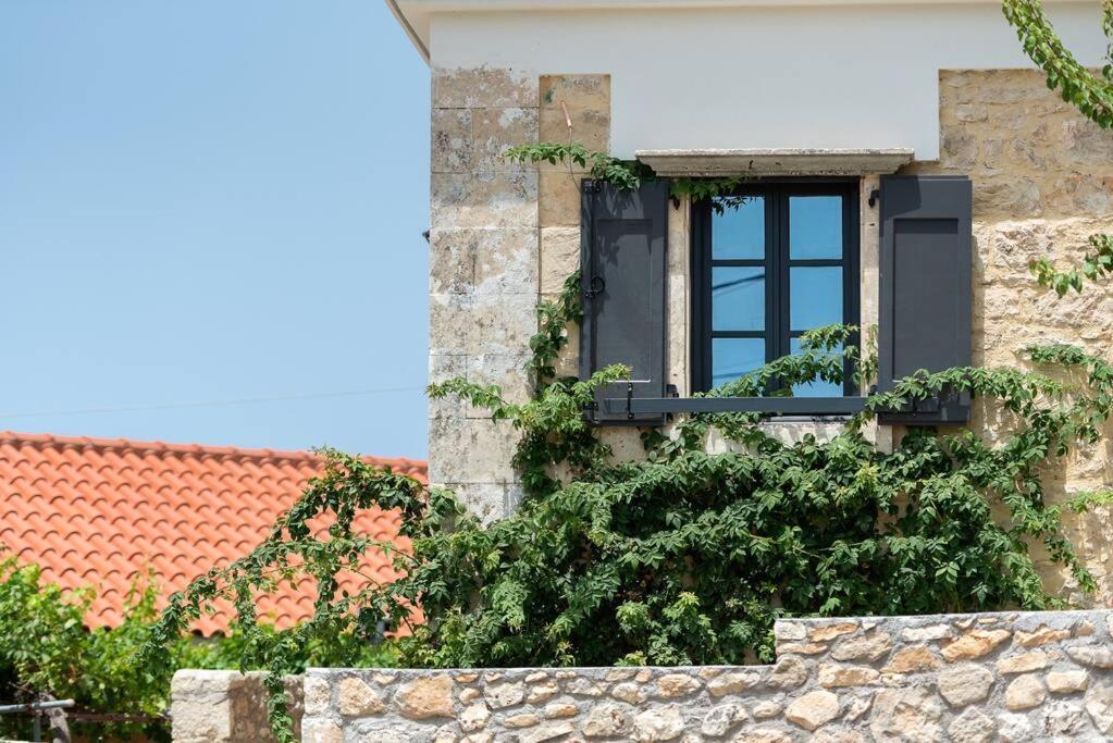 Villa Aiolia Kondoyenádha Exterior photo