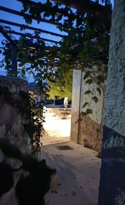 Villa Aiolia Kondoyenádha Exterior photo