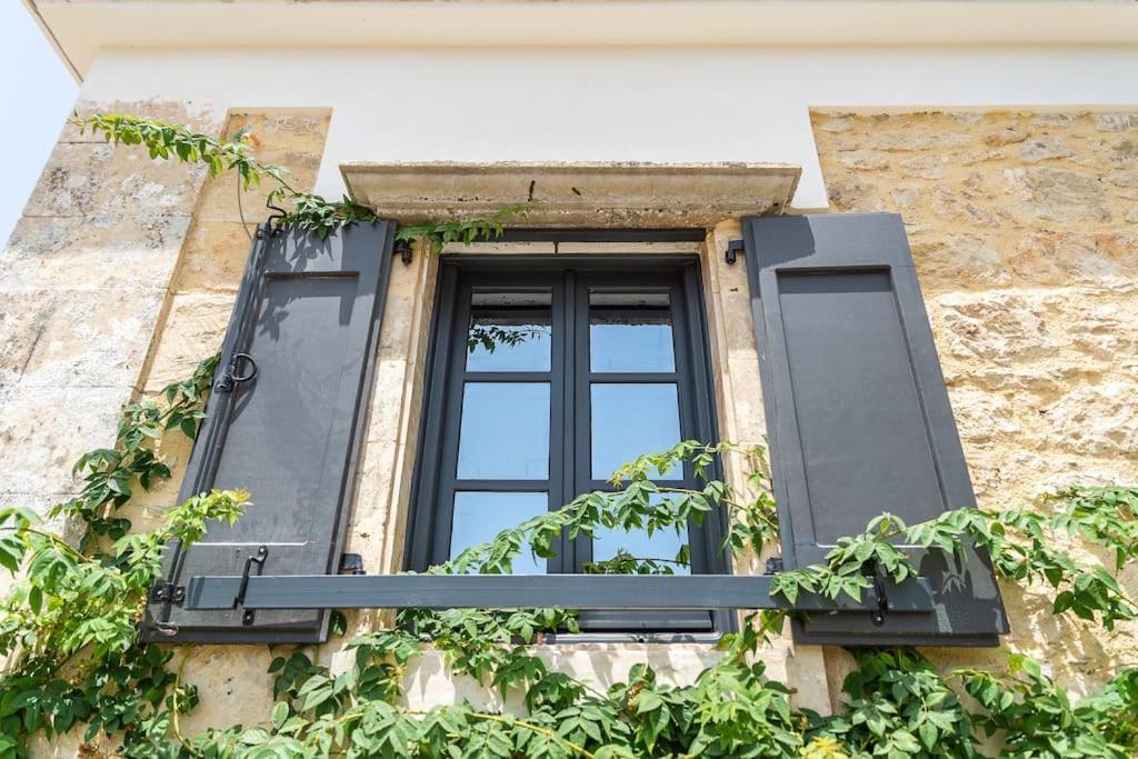Villa Aiolia Kondoyenádha Exterior photo